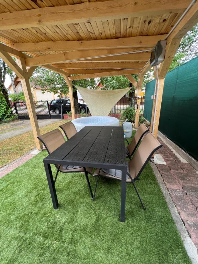 Sparkling Time Apartman Villa ไฮจ์ดุสโซบอสโล ภายนอก รูปภาพ
